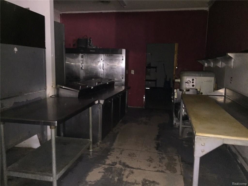 2746 Fish Lake Rd, Lapeer, MI 48446