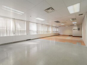 3315-3345 Ch Queen-Mary, Montréal, QC for lease Building Photo- Image 1 of 1