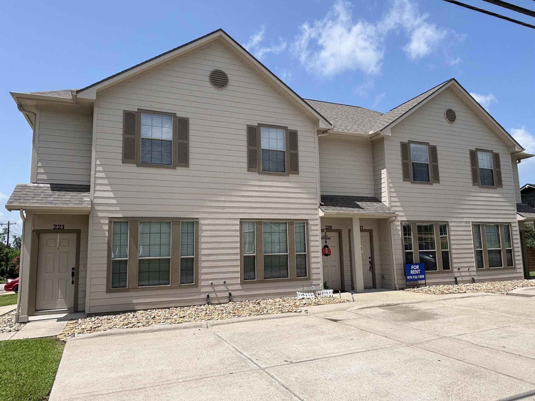 215 E Luhn St, Bellville, TX for sale Primary Photo- Image 1 of 15