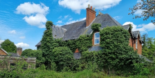 17 Bonehurst Rd, Horley for sale - Building Photo - Image 1 of 1