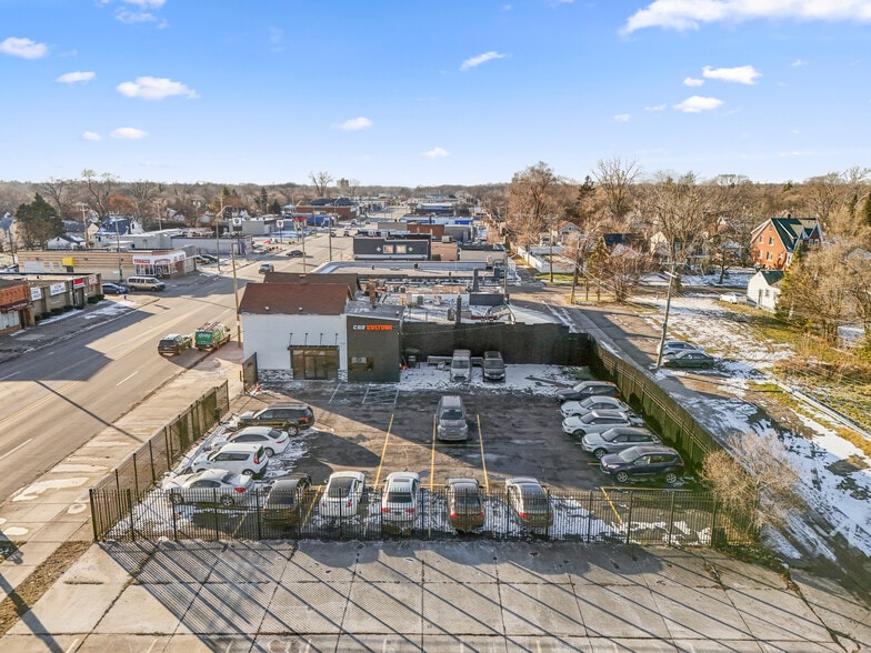 19420 W Warren Ave, Detroit, MI for sale - Building Photo - Image 2 of 42