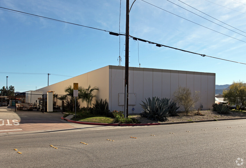 336 Dawson Dr, Camarillo, CA for lease - Building Photo - Image 2 of 14