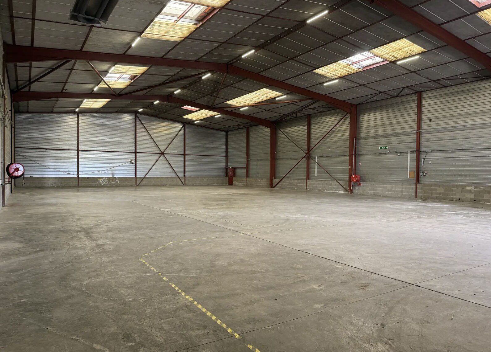 9 Avenue Du Maréchal De Lattre De Tassigny, Meyzieu for lease Interior Photo- Image 1 of 2