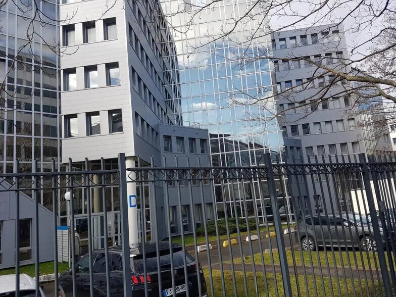 Retail in Colombes for lease - Building Photo - Image 3 of 25