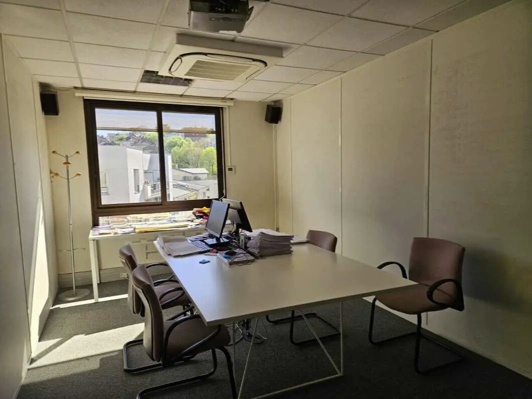 Issy-les-Moulineaux, HDS 92130 - Unit 01 - - Interior Photo - Image 1 of 7