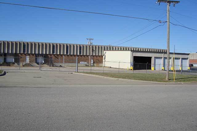 3741 SW South Park Ave, Topeka, KS for lease - Building Photo - Image 2 of 4