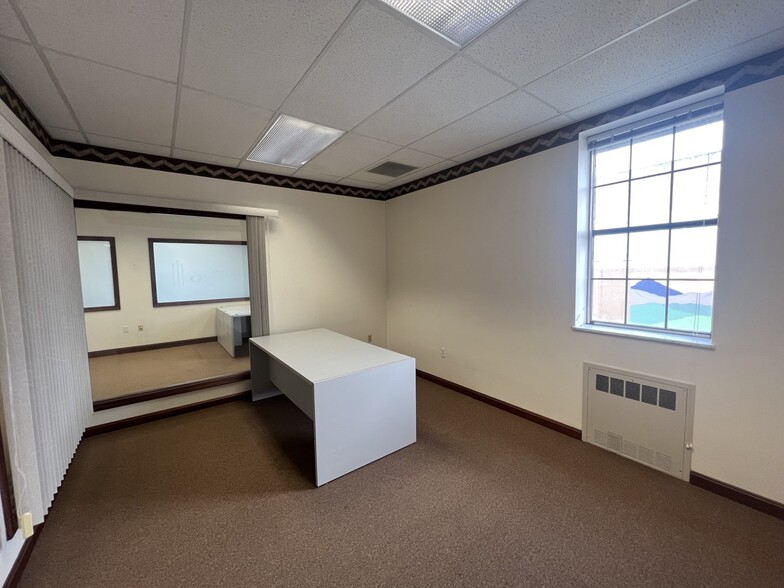 632 W Main St, Mount Pleasant, PA for lease - Interior Photo - Image 2 of 7