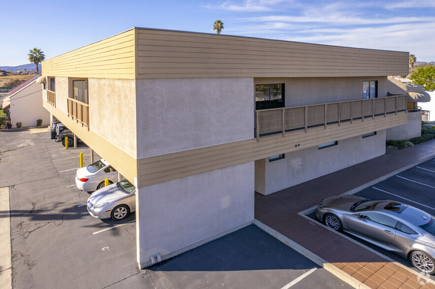 735 E Ohio Ave, Escondido, CA for lease - Building Photo - Image 2 of 19