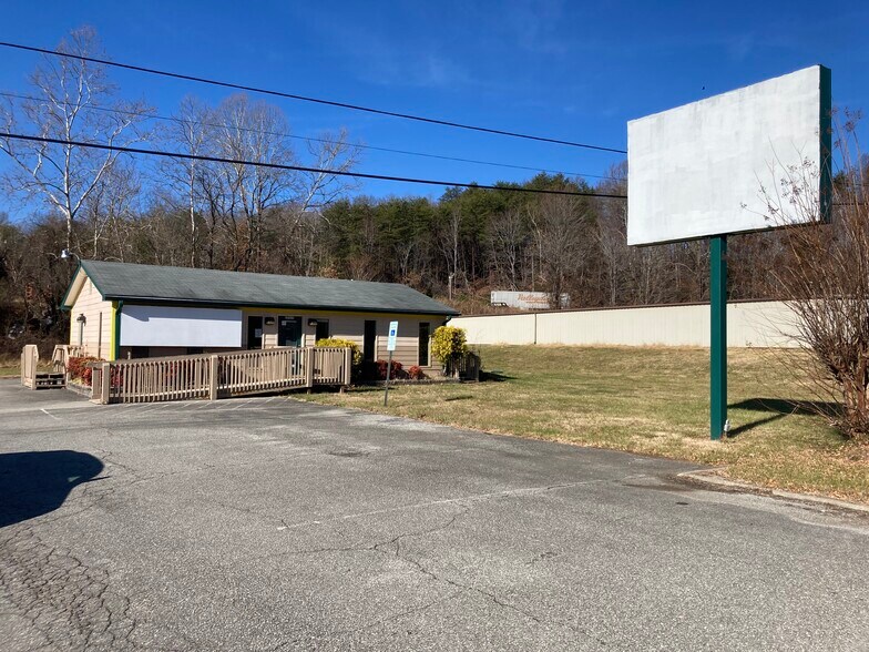 17191 Virgil Goode Hwy, Rocky Mount, VA 24151