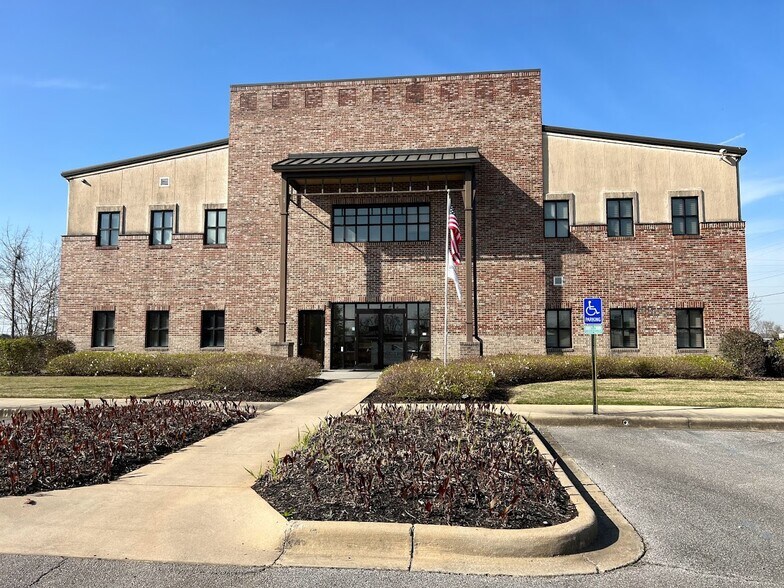 85 Spectrum Cv, Alabaster, AL for sale - Building Photo - Image 1 of 1
