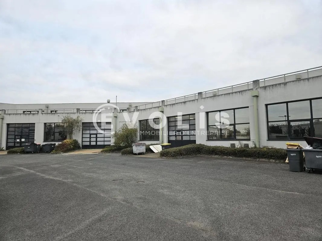 Flex in Villejust for sale Building Photo- Image 1 of 9