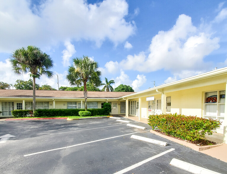 4330 W Broward Blvd, Plantation, FL for lease - Building Photo - Image 2 of 7