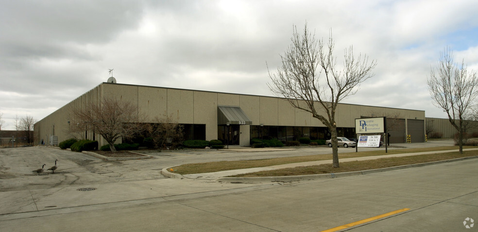 933 E Remington Rd, Schaumburg, IL for lease - Primary Photo - Image 1 of 6