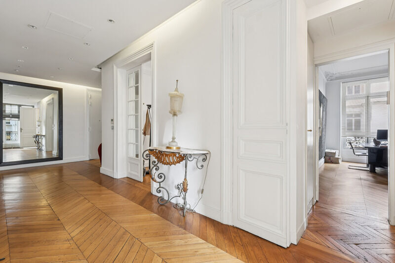 4 Rue Bayard, Paris for lease Interior Photo- Image 1 of 12