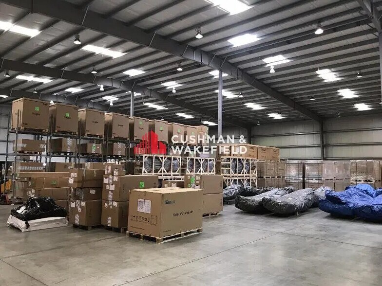 Industrial in Lespinasse for lease - Interior Photo - Image 2 of 6