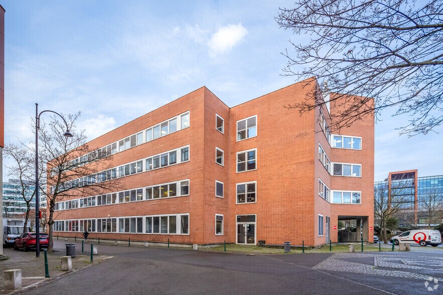 Office in Rueil-Malmaison for lease - Building Photo - Image 2 of 7