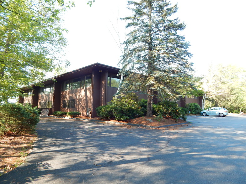 409 Fortune Blvd, Milford, MA for lease - Building Photo - Image 2 of 11