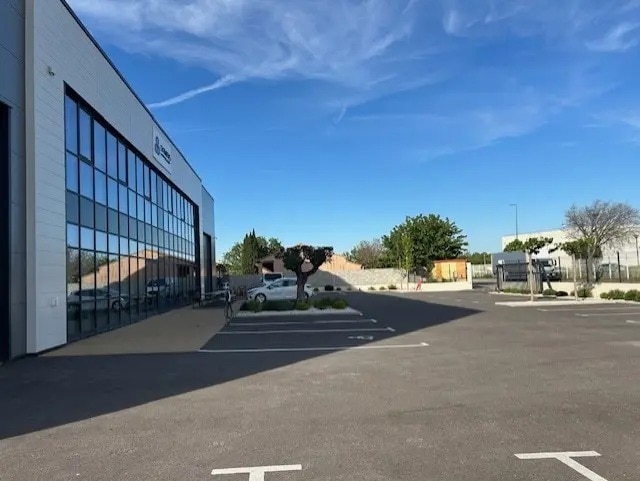 Flex in Miramas for lease - Building Photo - Image 2 of 3