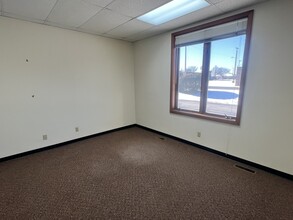 1605 W Wilson St, Batavia, IL for lease Interior Photo- Image 2 of 3