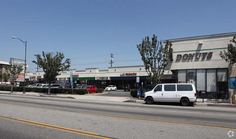 2701-2743 E Slauson Ave, Huntington Park, CA for lease - Primary Photo - Image 1 of 4