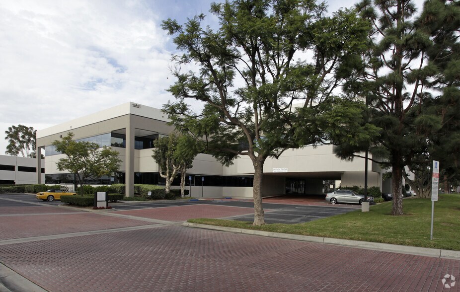 15621 Red Hill Ave, Tustin, CA for sale - Primary Photo - Image 1 of 1