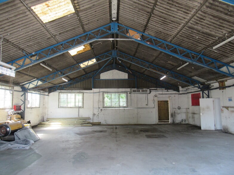 299 Gander Green Ln, Sutton for sale - Interior Photo - Image 2 of 4