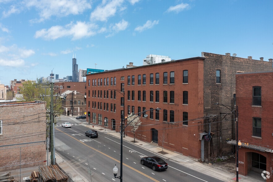 2201 S Halsted St, Chicago, IL for lease - Building Photo - Image 3 of 19
