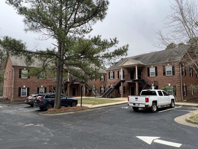 123 Kingston Dr, Chapel Hill, NC for sale - Building Photo - Image 1 of 1