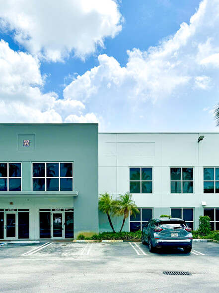 7855 NW 46th St, Doral, FL for lease - Building Photo - Image 1 of 1