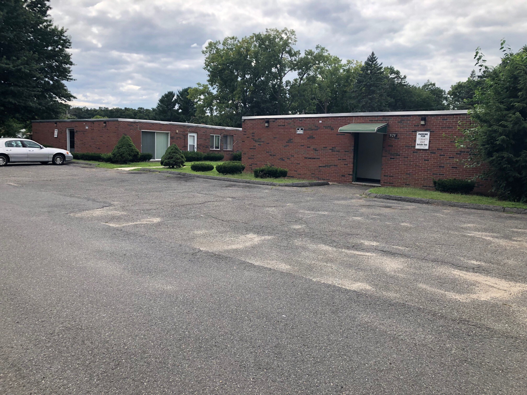 414 Berkshire Ave, Springfield, MA 01109