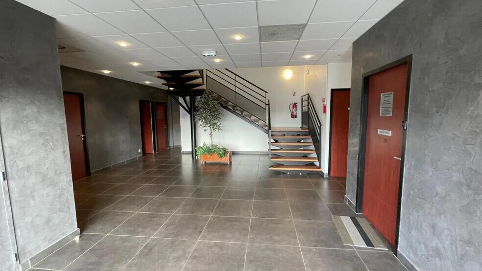 Flex in Saint-Genis-Pouilly for sale - Lobby - Image 2 of 15