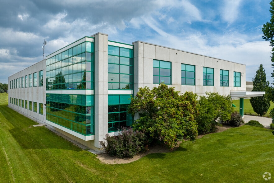 200 Aviva Park Dr, Vaughan, ON for lease - Building Photo - Image 1 of 5