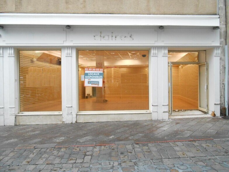 Retail in Poitiers for lease - Building Photo - Image 2 of 7