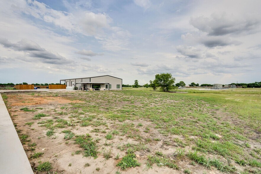 9733 Wildflower Way, Justin, TX for sale - Building Photo - Image 1 of 1