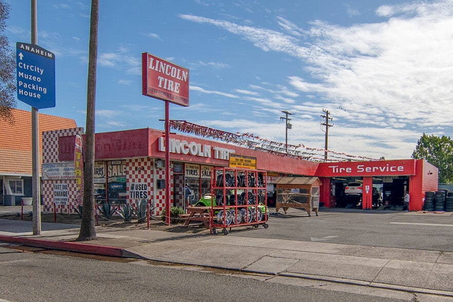808 W Lincoln Ave, Anaheim, CA for sale - Building Photo - Image 2 of 5