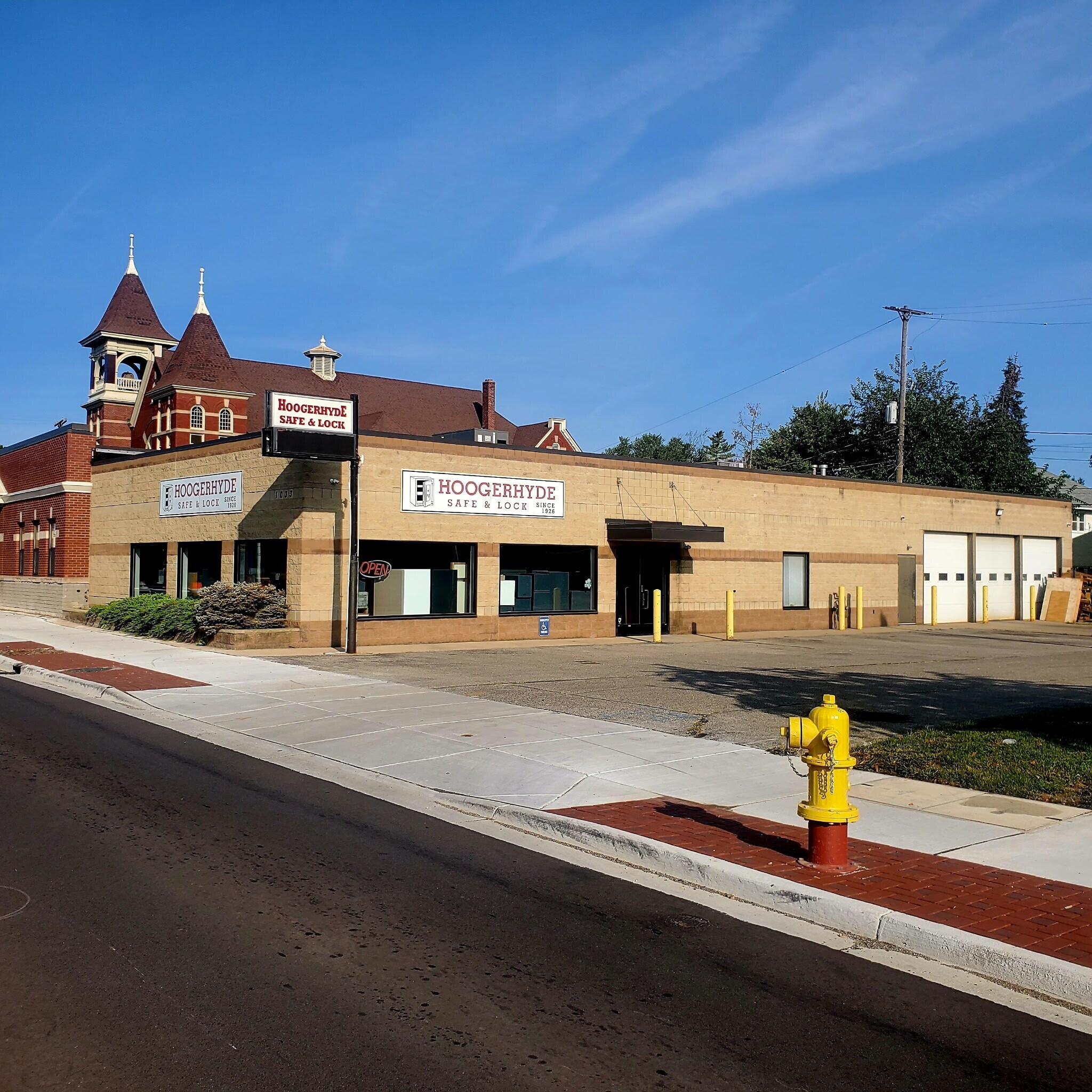 1033 Leonard St NW, Grand Rapids, MI for lease Building Photo- Image 1 of 6