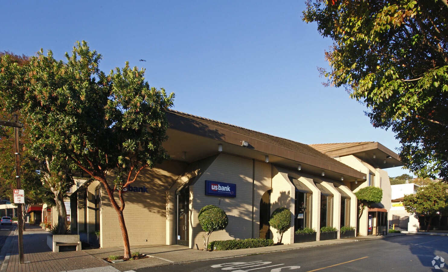 910 Ralston Ave, Belmont, CA 94002 US Bank