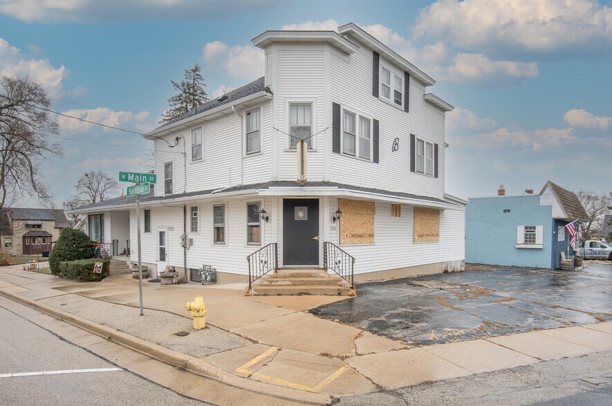 1539 N Main St, West Bend, WI for sale - Primary Photo - Image 1 of 1