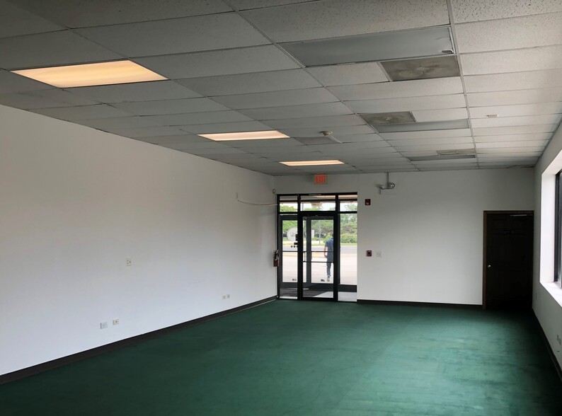 8727-8735 S Cicero Ave, Hometown, IL for lease - Interior Photo - Image 3 of 4