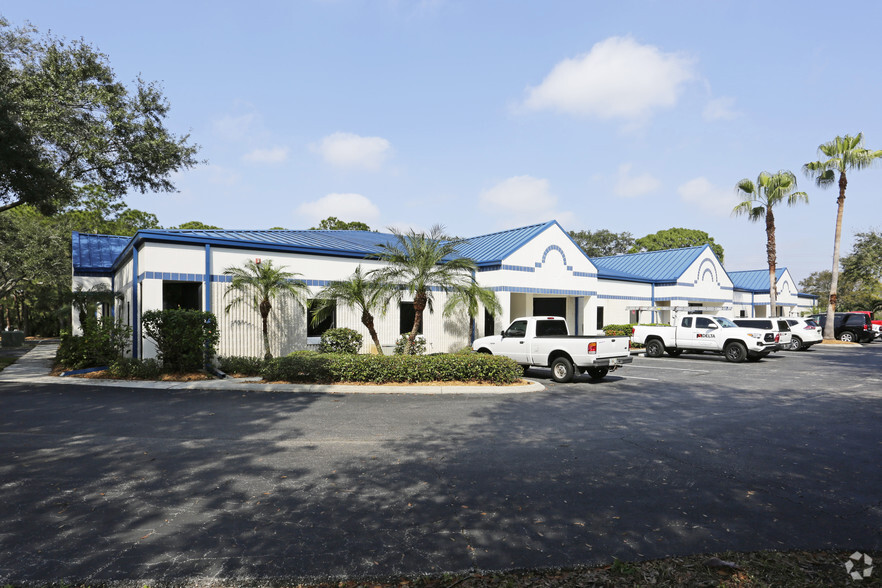 6497 Parkland Dr, Sarasota, FL for lease - Building Photo - Image 1 of 3