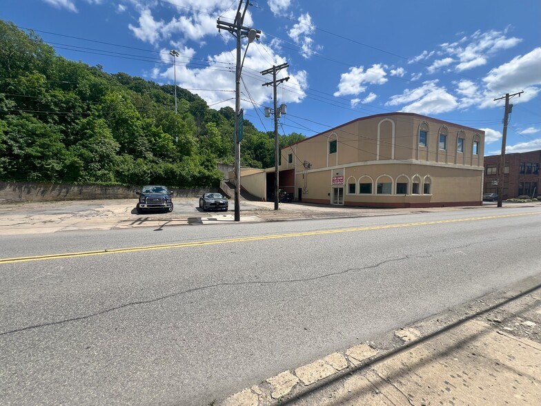 528 E Main St, Carnegie, PA for lease - Building Photo - Image 1 of 10