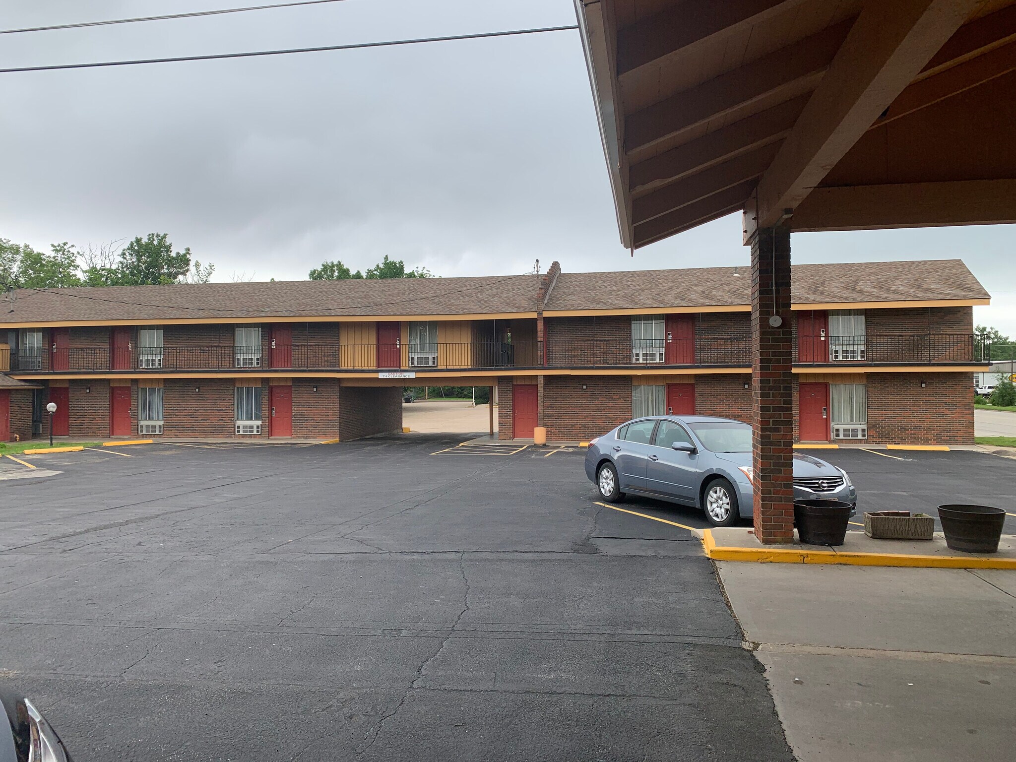 14 N State St, Iola, KS 66749 Regency Inn