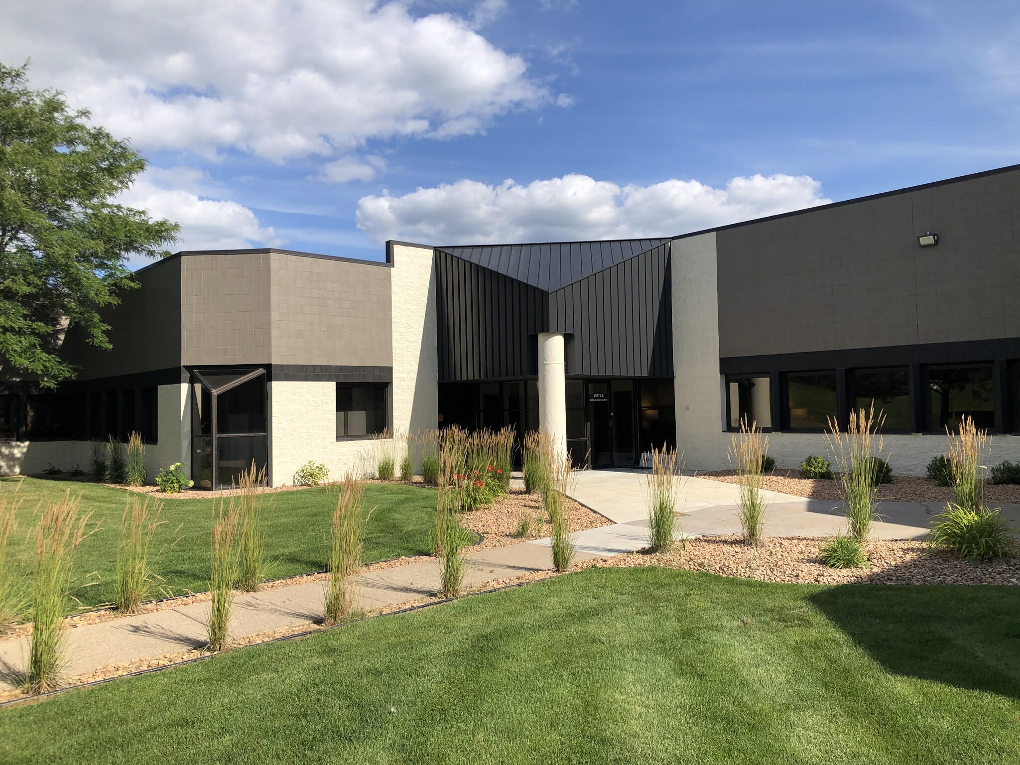 7615 Golden Triangle Dr, Eden Prairie, MN for lease Building Photo- Image 1 of 4