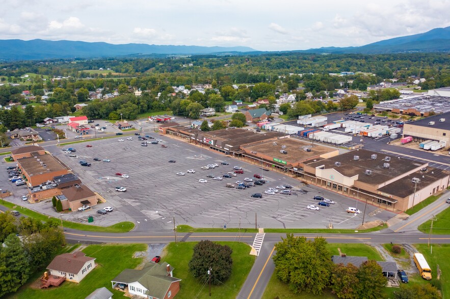 12 Luray Shopping Ctr, Luray, VA for lease - Building Photo - Image 2 of 11