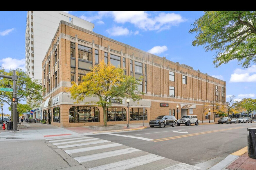 301-303 W 4th St, Royal Oak, MI for lease - Building Photo - Image 1 of 16