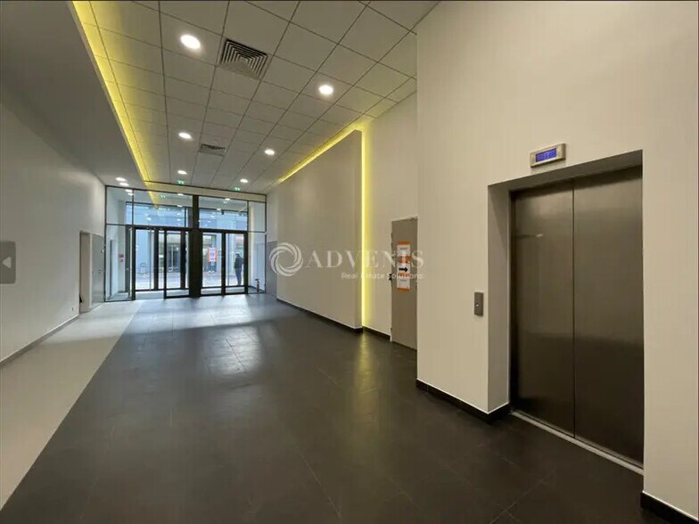 Flex in Bagneux for lease - Building Photo - Image 3 of 9
