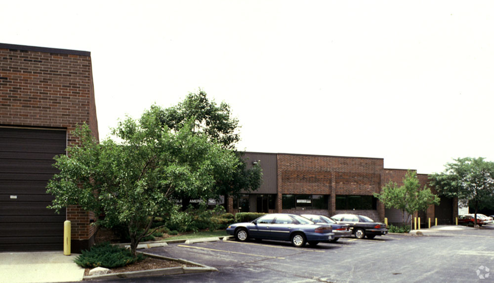 908-938 N Central Ave, Wood Dale, IL for lease Building Photo- Image 1 of 9