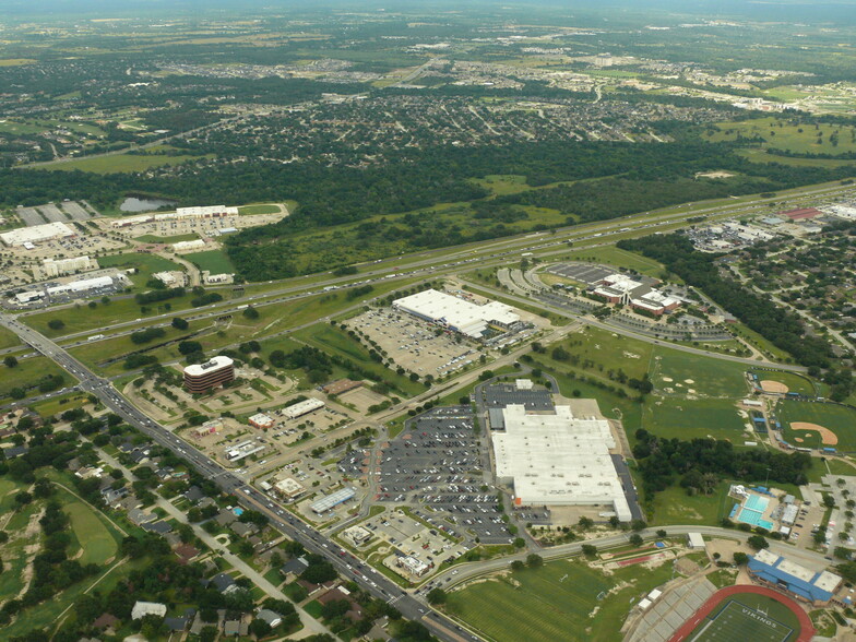 North Earl Rudder Freeway, Bryan, TX for sale - Building Photo - Image 3 of 9