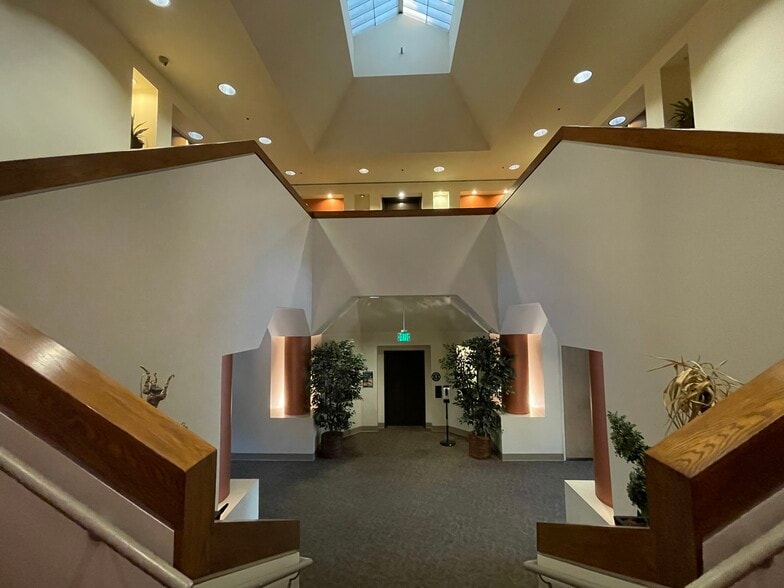 26010 Mureau Rd, Calabasas, CA for lease - Interior Photo - Image 3 of 23