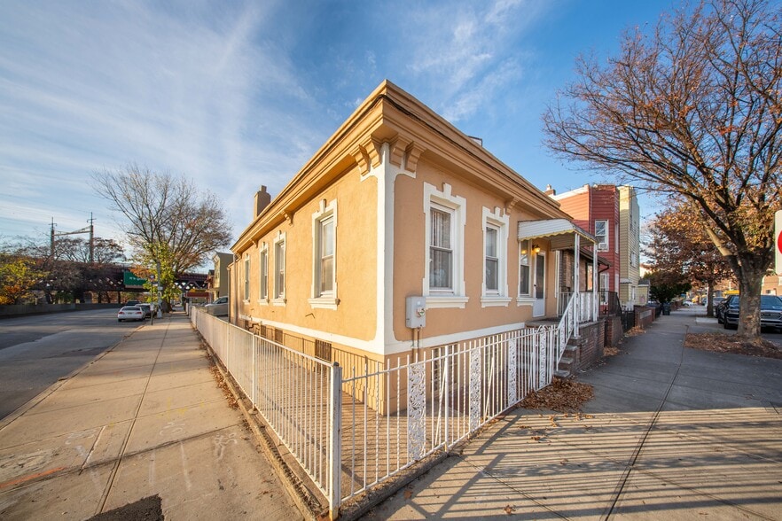 2334 Sound St, Astoria, NY for lease - Primary Photo - Image 1 of 10